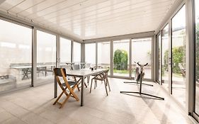 Renovated Apt With Garden & Veranda!